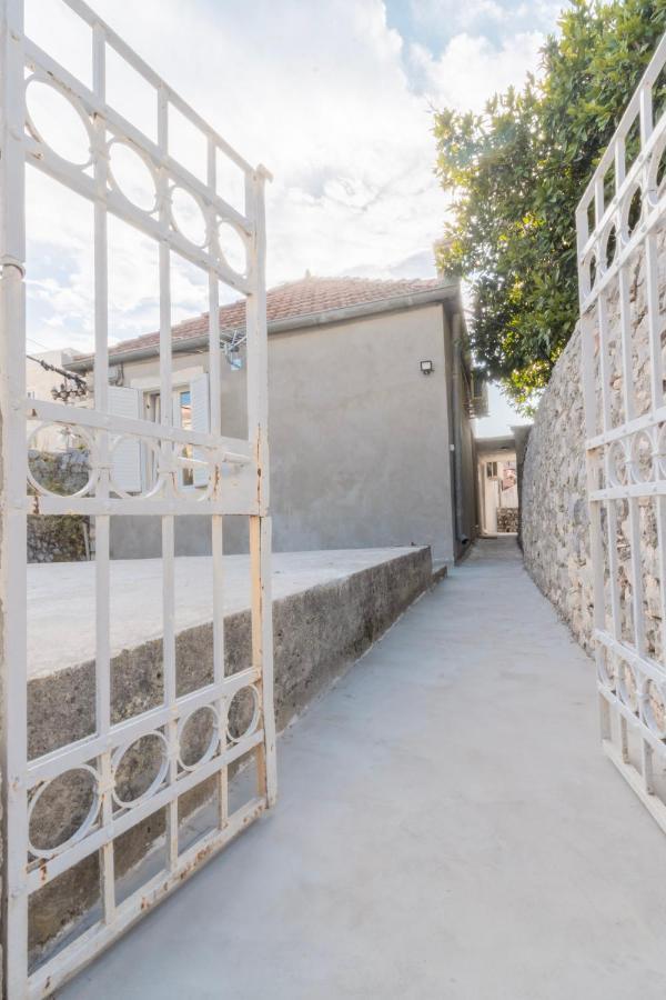 Apartments Florian Lopud Bagian luar foto
