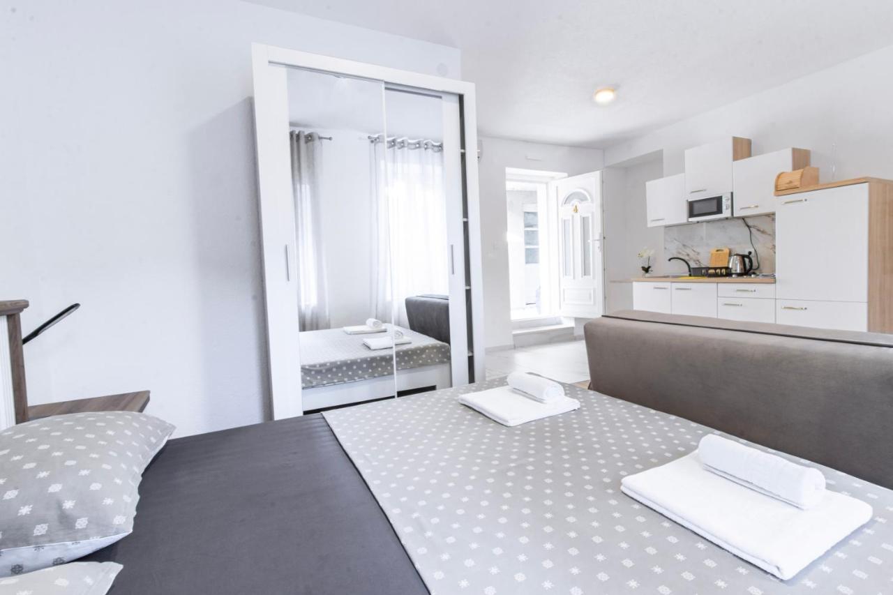 Apartments Florian Lopud Bagian luar foto