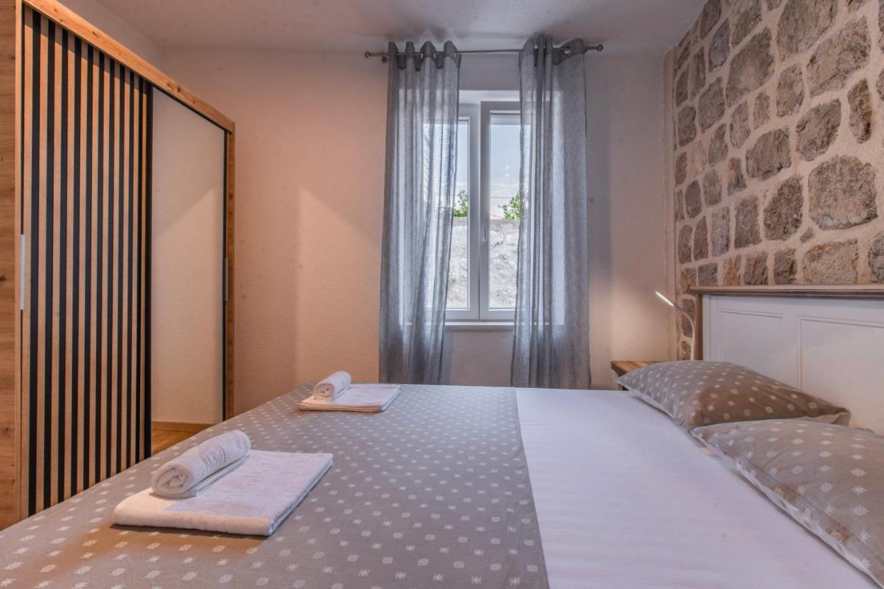 Apartments Florian Lopud Bagian luar foto