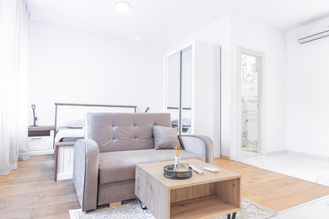 Apartments Florian Lopud Bagian luar foto