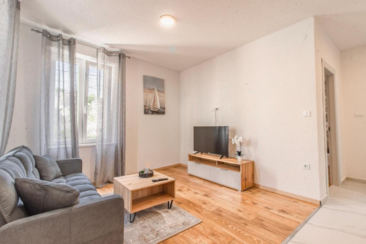 Apartments Florian Lopud Bagian luar foto