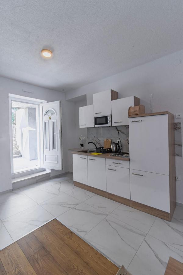 Apartments Florian Lopud Bagian luar foto