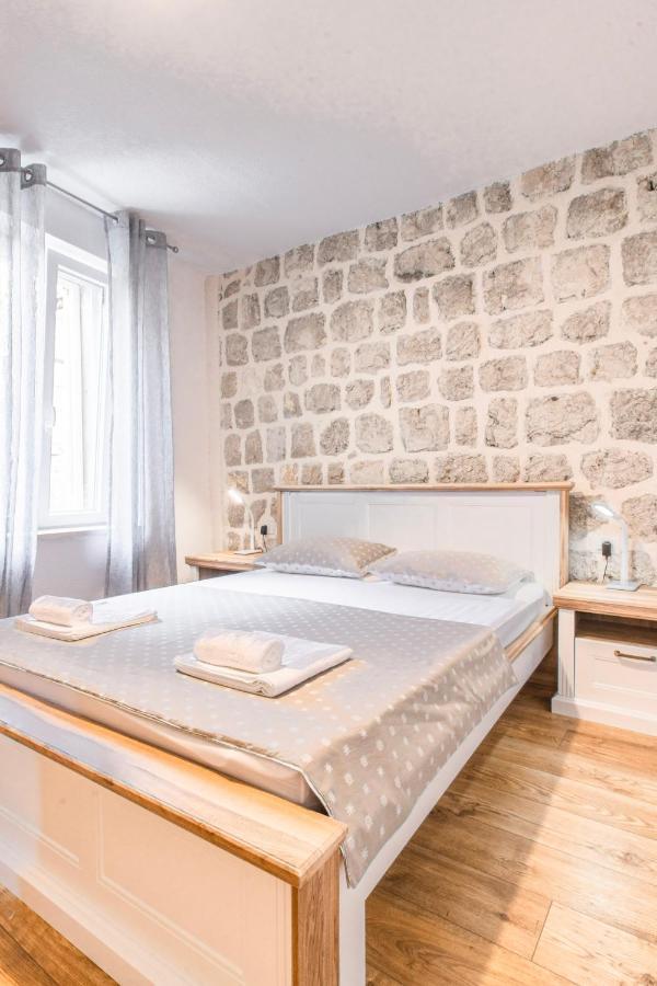 Apartments Florian Lopud Bagian luar foto