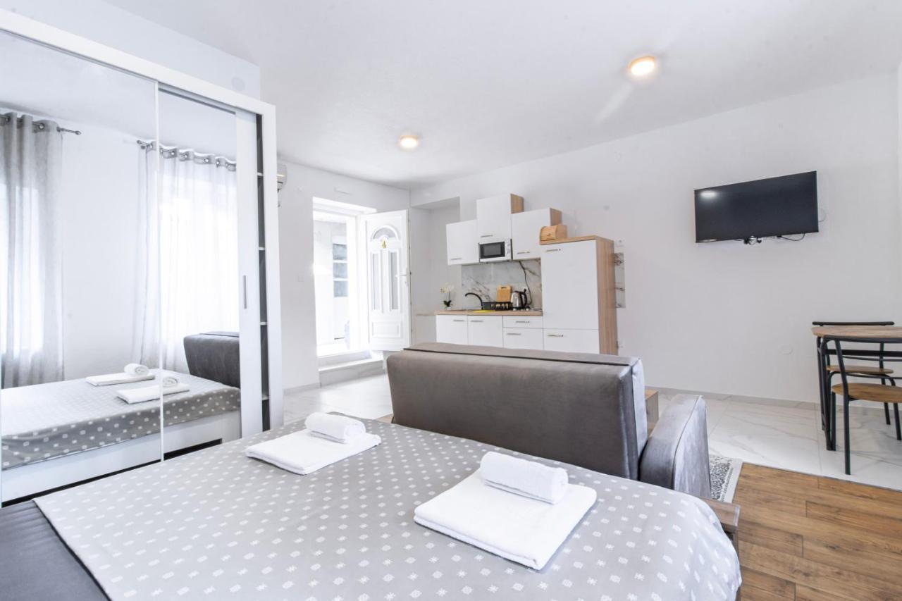 Apartments Florian Lopud Bagian luar foto