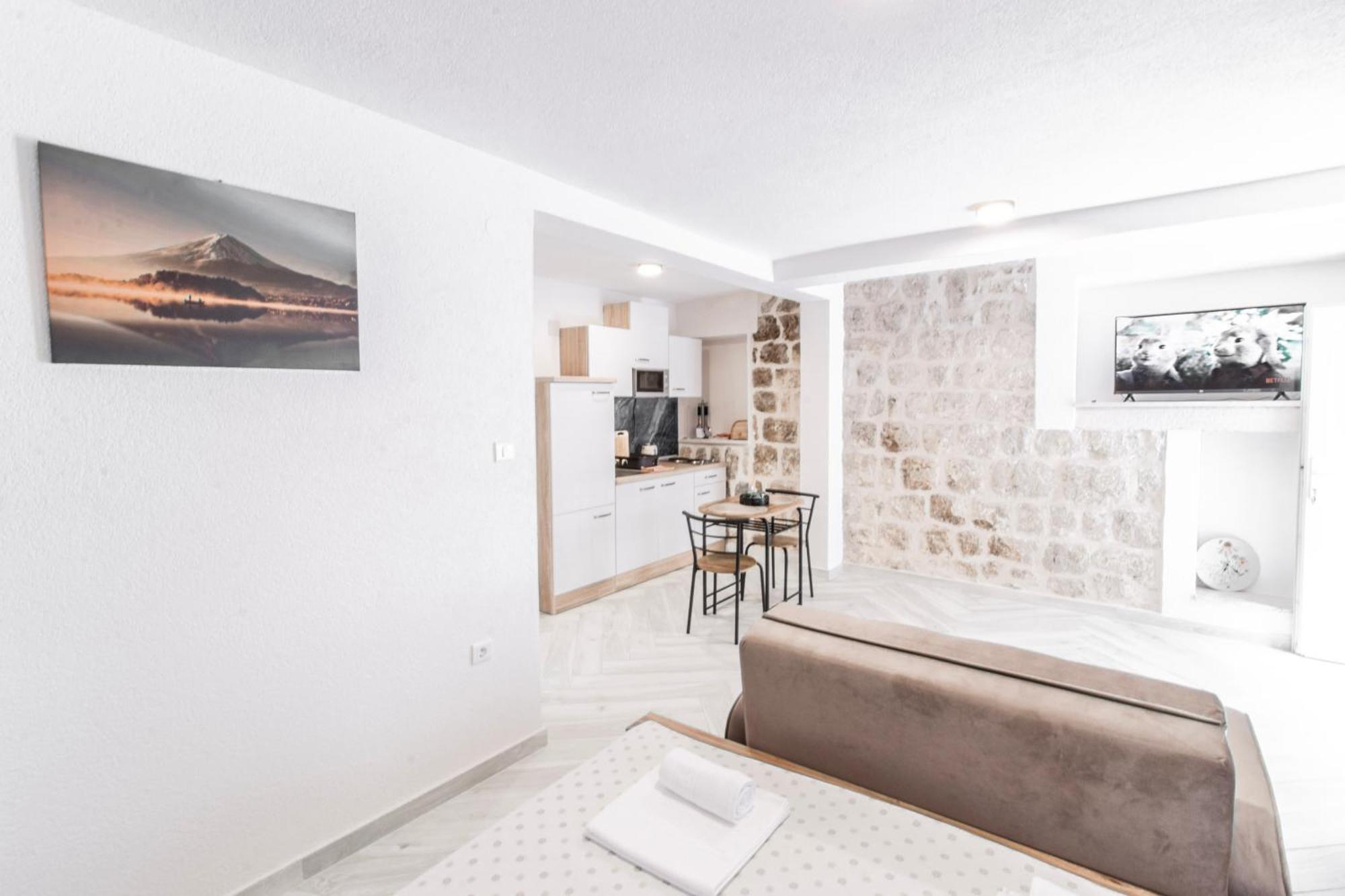 Apartments Florian Lopud Bagian luar foto
