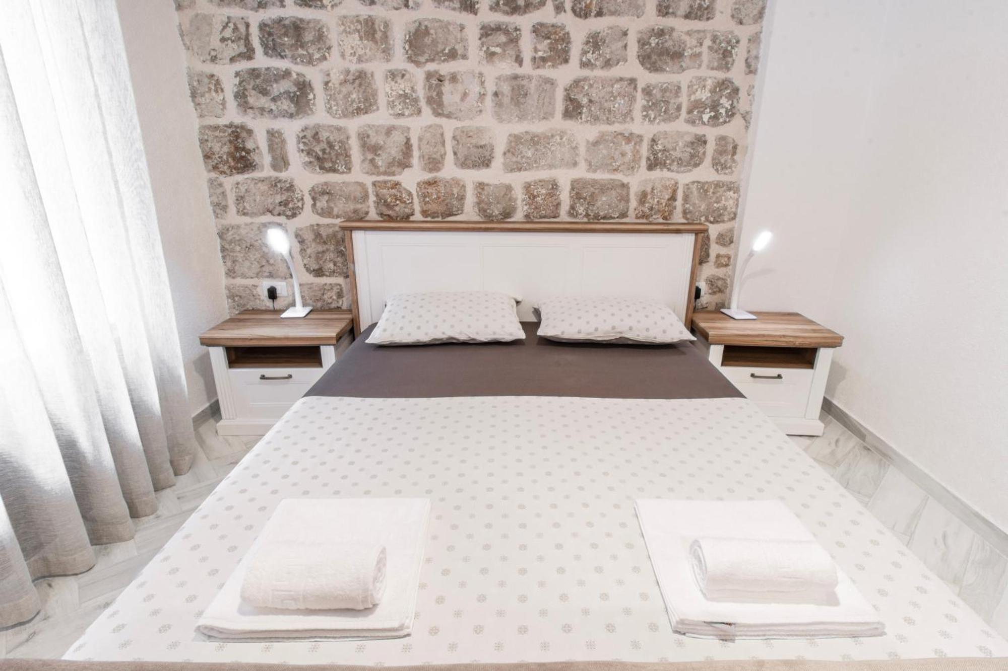 Apartments Florian Lopud Bagian luar foto