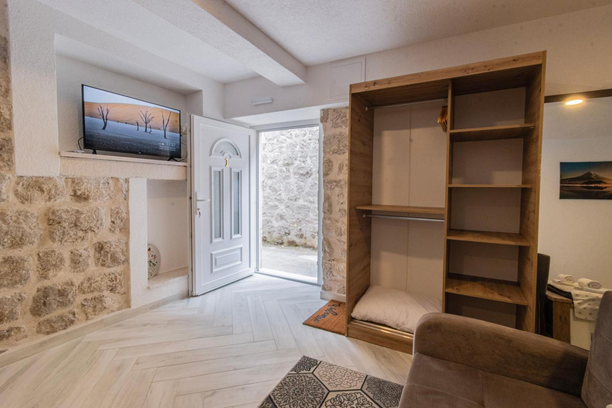 Apartments Florian Lopud Bagian luar foto