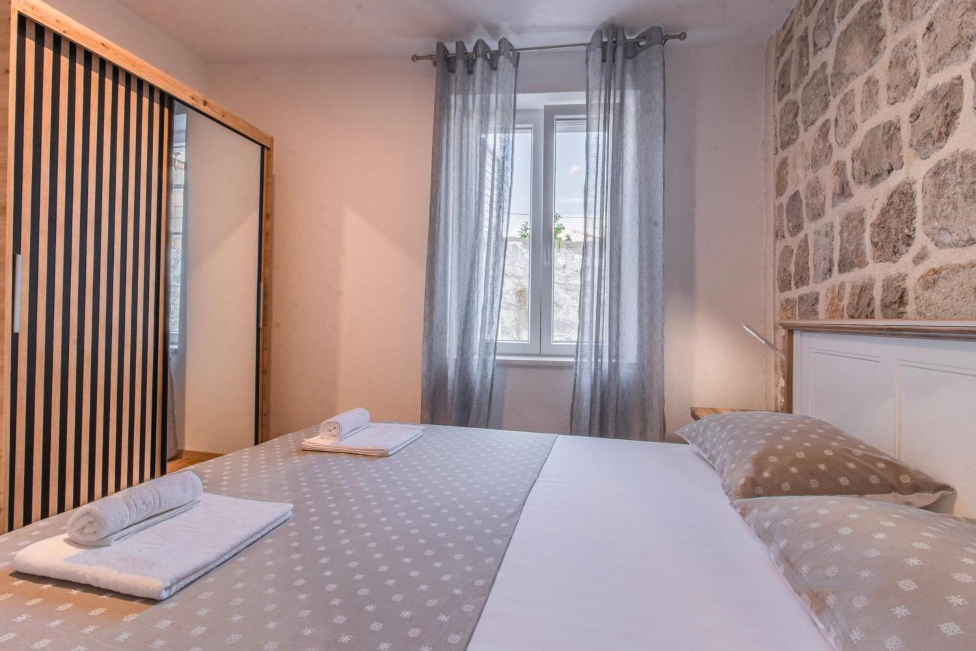 Apartments Florian Lopud Bagian luar foto